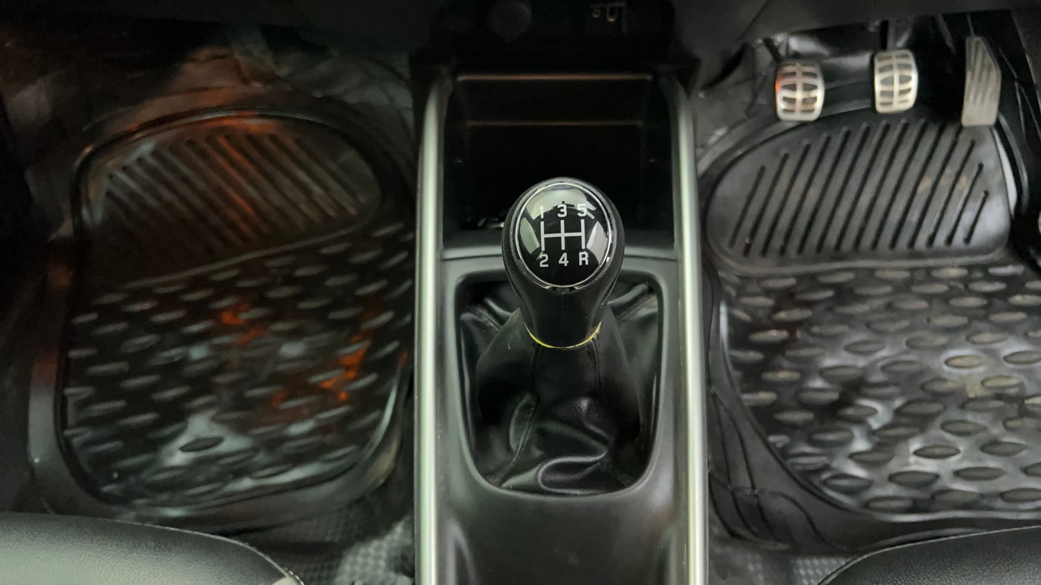 Used 2018 Maruti Suzuki Baleno Alpha 1.2 Petrol Manual interior GEAR  KNOB VIEW