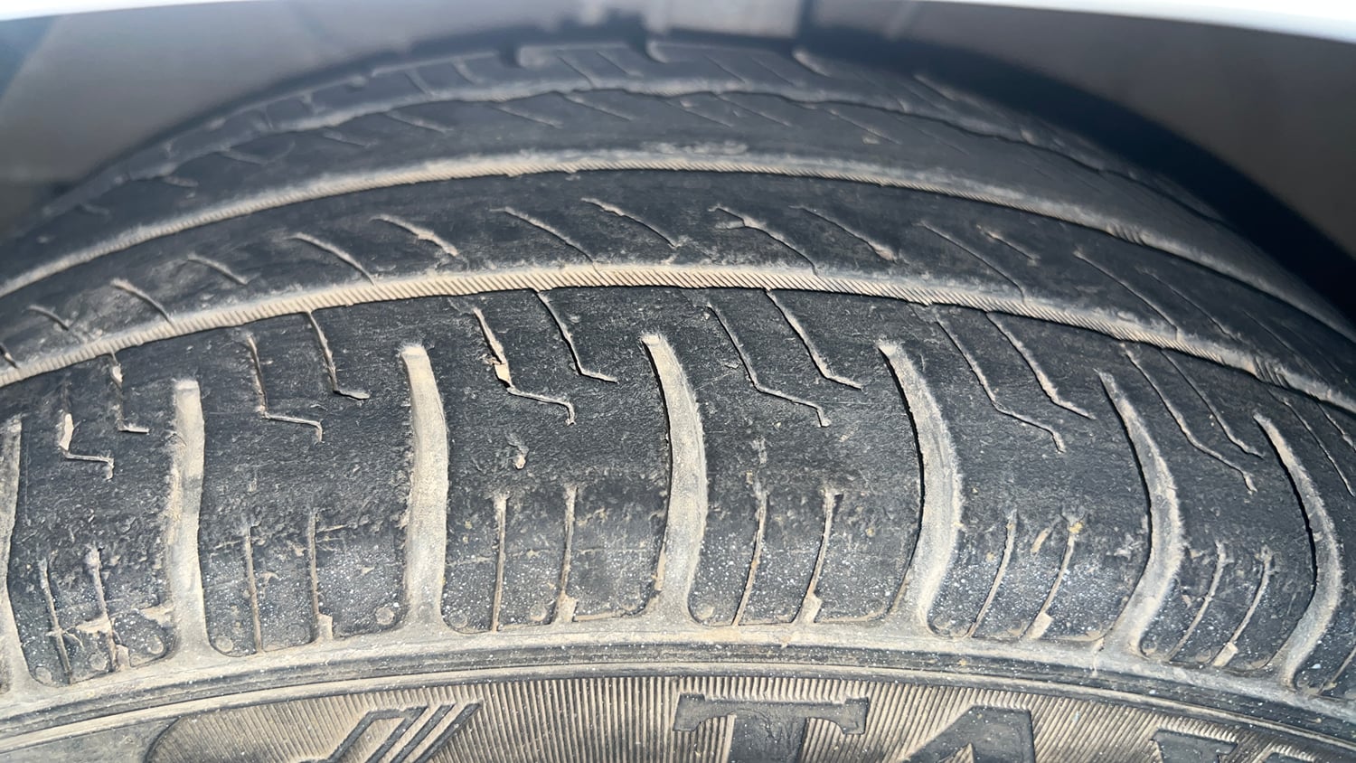 Used 2018 Maruti Suzuki Swift ZXi AMT Petrol Automatic tyres LEFT FRONT TYRE TREAD VIEW