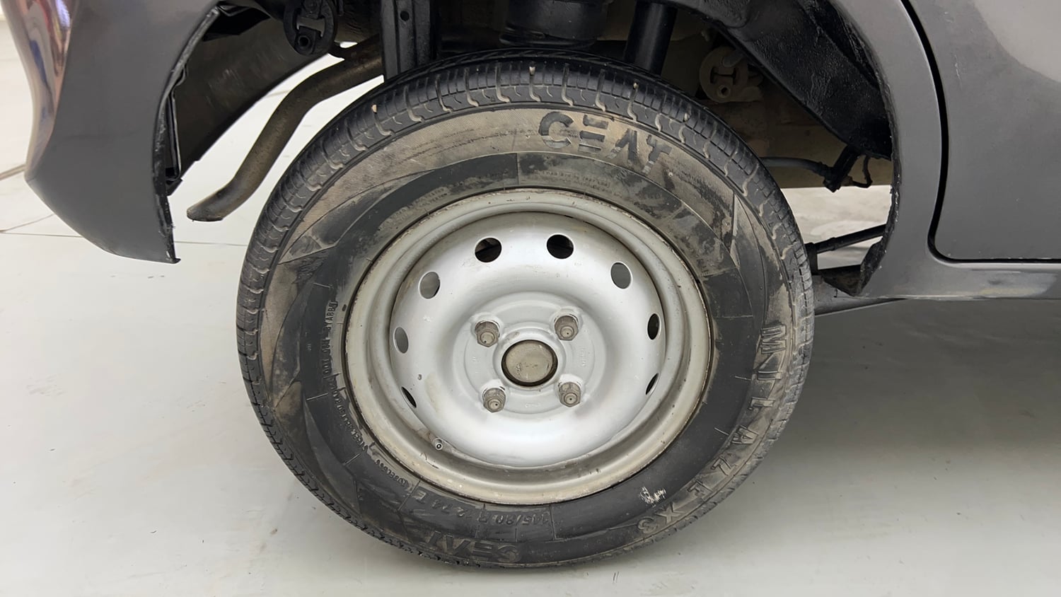 Used 2018 Maruti Suzuki Alto 800 VXi Petrol Manual tyres RIGHT REAR TYRE RIM VIEW