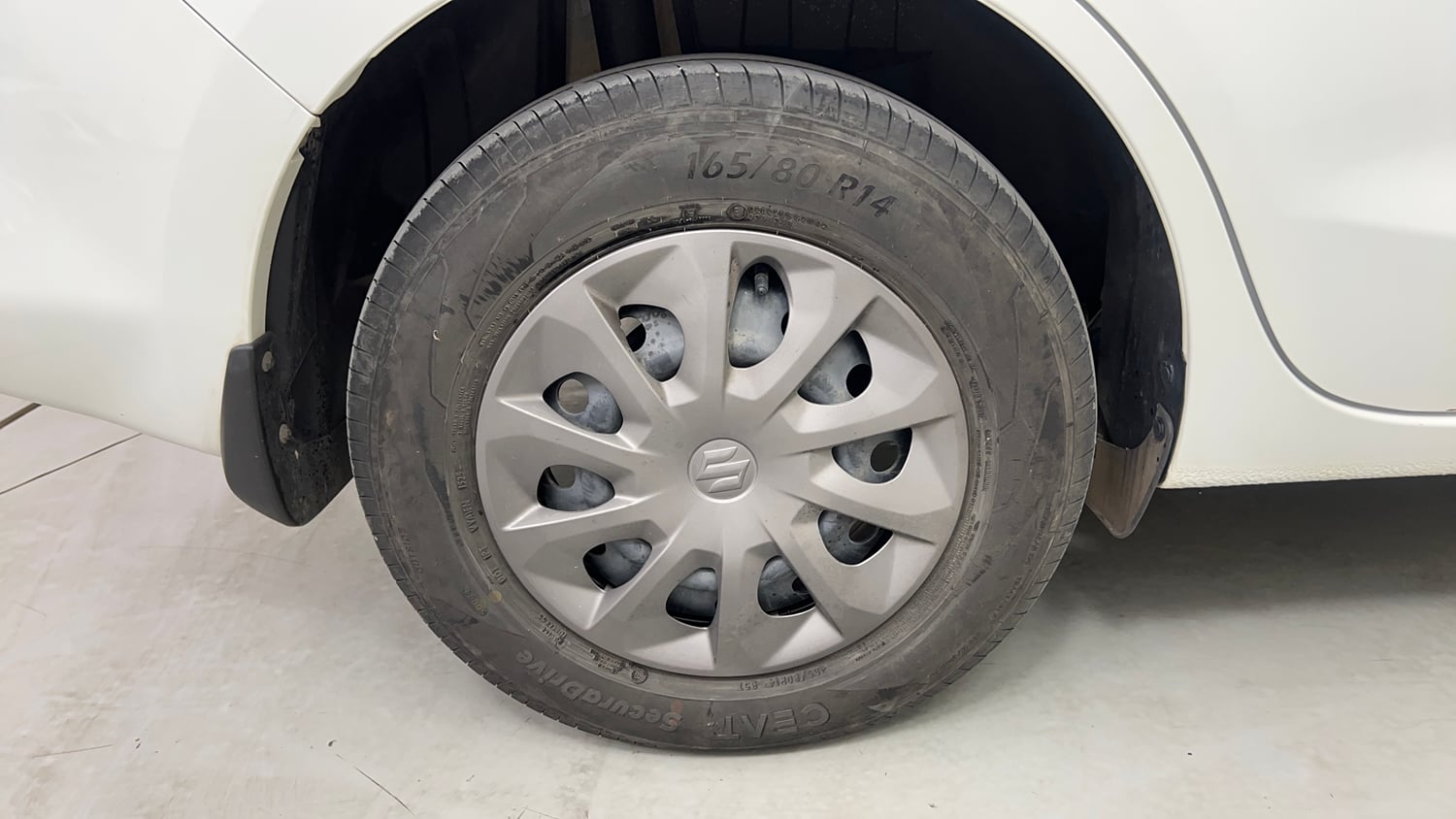 Used 2025 Maruti Suzuki Dzire VXi CNG Cng Manual tyres RIGHT REAR TYRE RIM VIEW