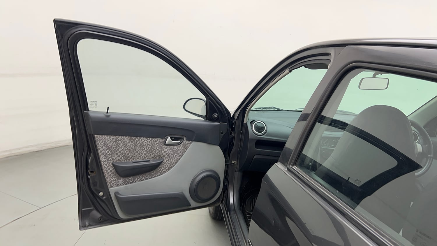 Used 2018 Maruti Suzuki Alto 800 VXi Petrol Manual interior LEFT FRONT DOOR OPEN VIEW