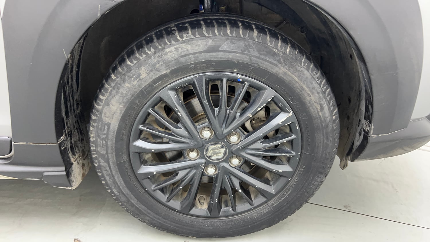 Used 2019 Maruti Suzuki XL6 Alpha AT Petrol Petrol Automatic tyres RIGHT FRONT TYRE RIM VIEW