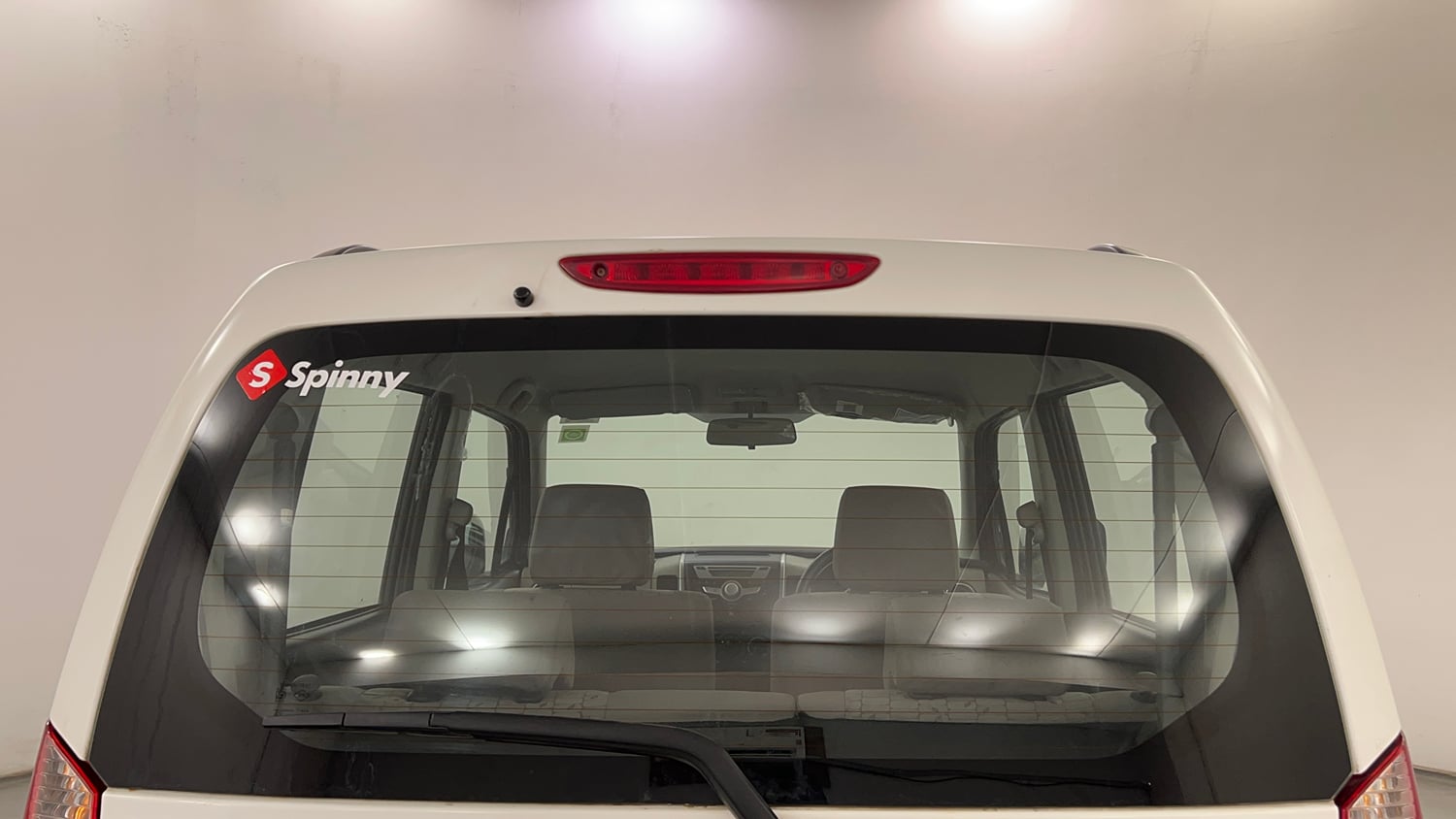Used 2014 Maruti Suzuki Wagon R VXI Petrol Manual exterior BACK WINDSHIELD VIEW