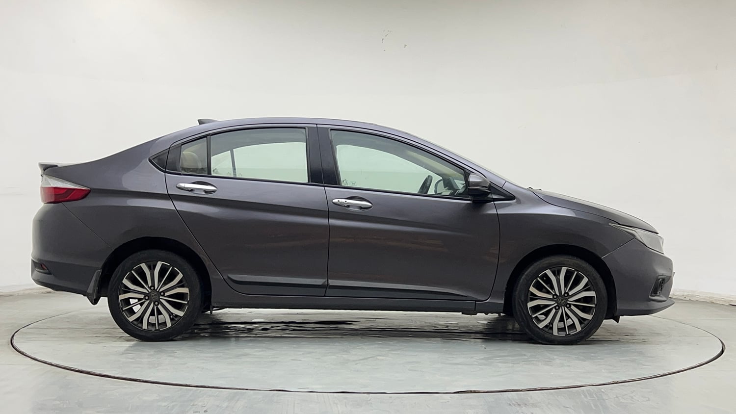 Used 2017 Honda City ZX CVT Petrol Petrol Automatic exterior RIGHT SIDE VIEW