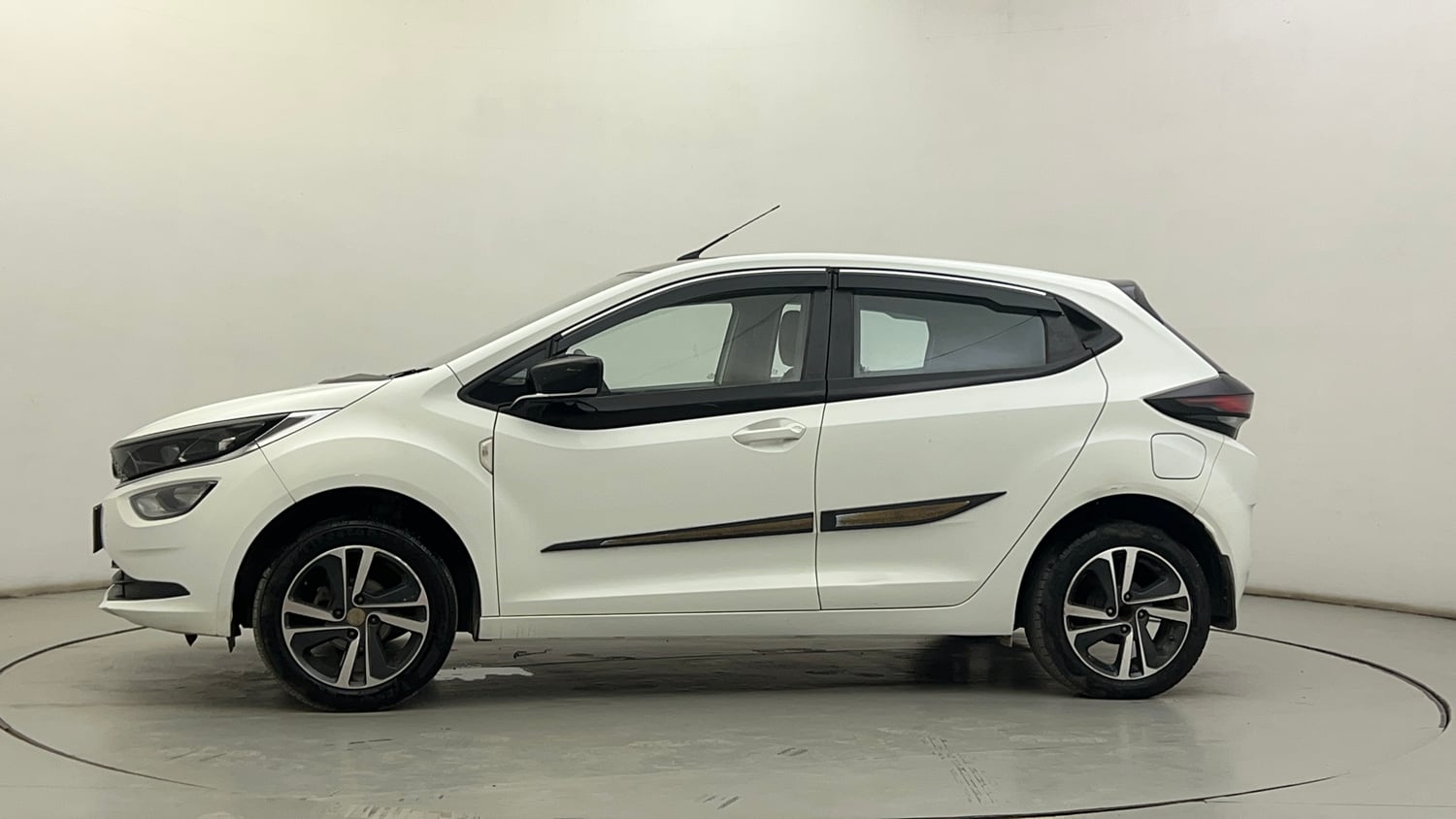 Used 2022 Tata Altroz XZ Plus Petrol+CNG (Outside Fitted) Cng Manual exterior LEFT SIDE VIEW