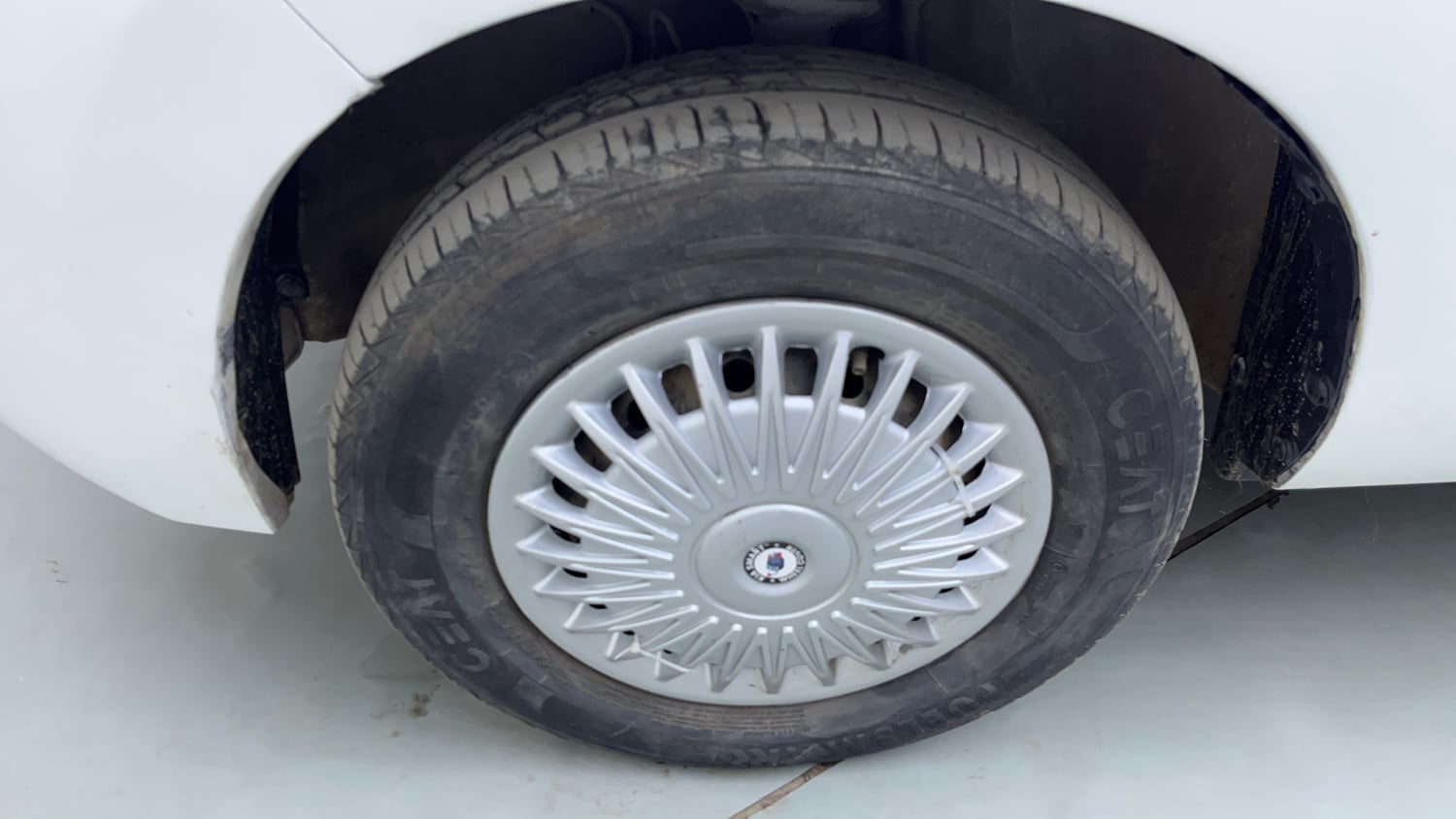 Used 2022 Maruti Suzuki Alto 800 LXi (O) Petrol Manual tyres LEFT FRONT TYRE RIM VIEW
