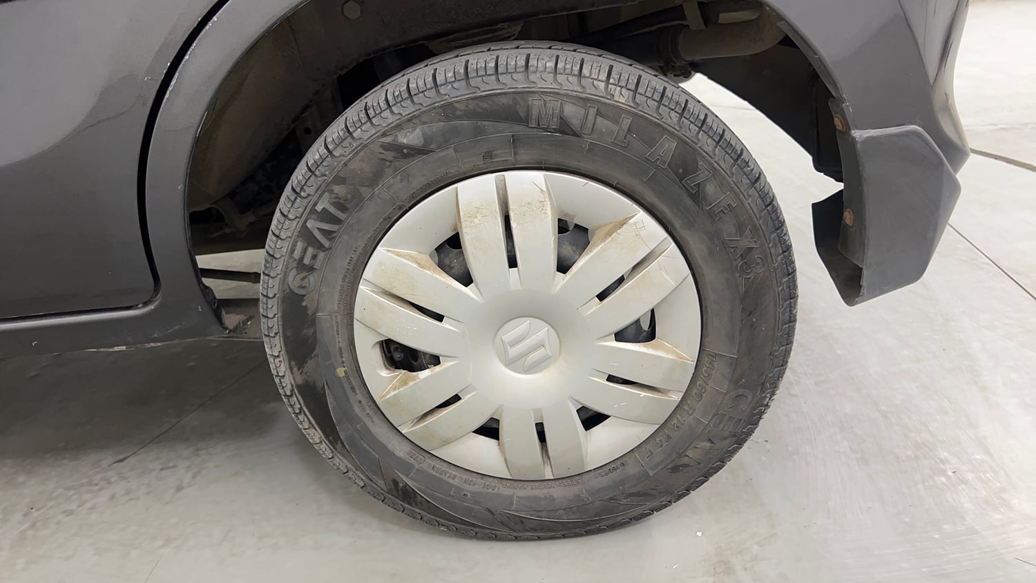 Used 2014 Maruti Suzuki Alto 800 Lxi Petrol Manual tyres LEFT REAR TYRE RIM VIEW