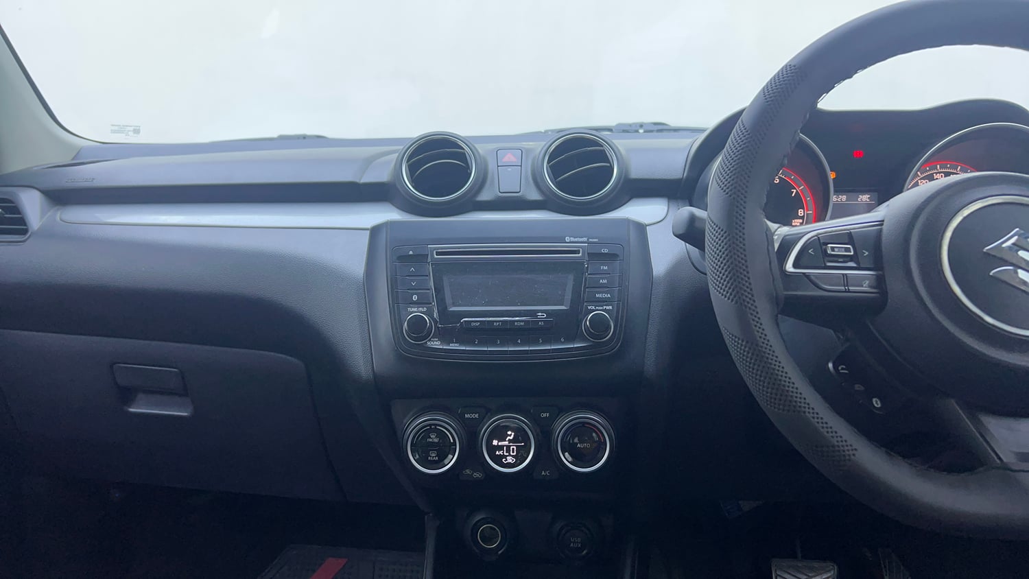 Used 2018 Maruti Suzuki Swift ZXi AMT Petrol Automatic interior MUSIC SYSTEM & AC CONTROL VIEW