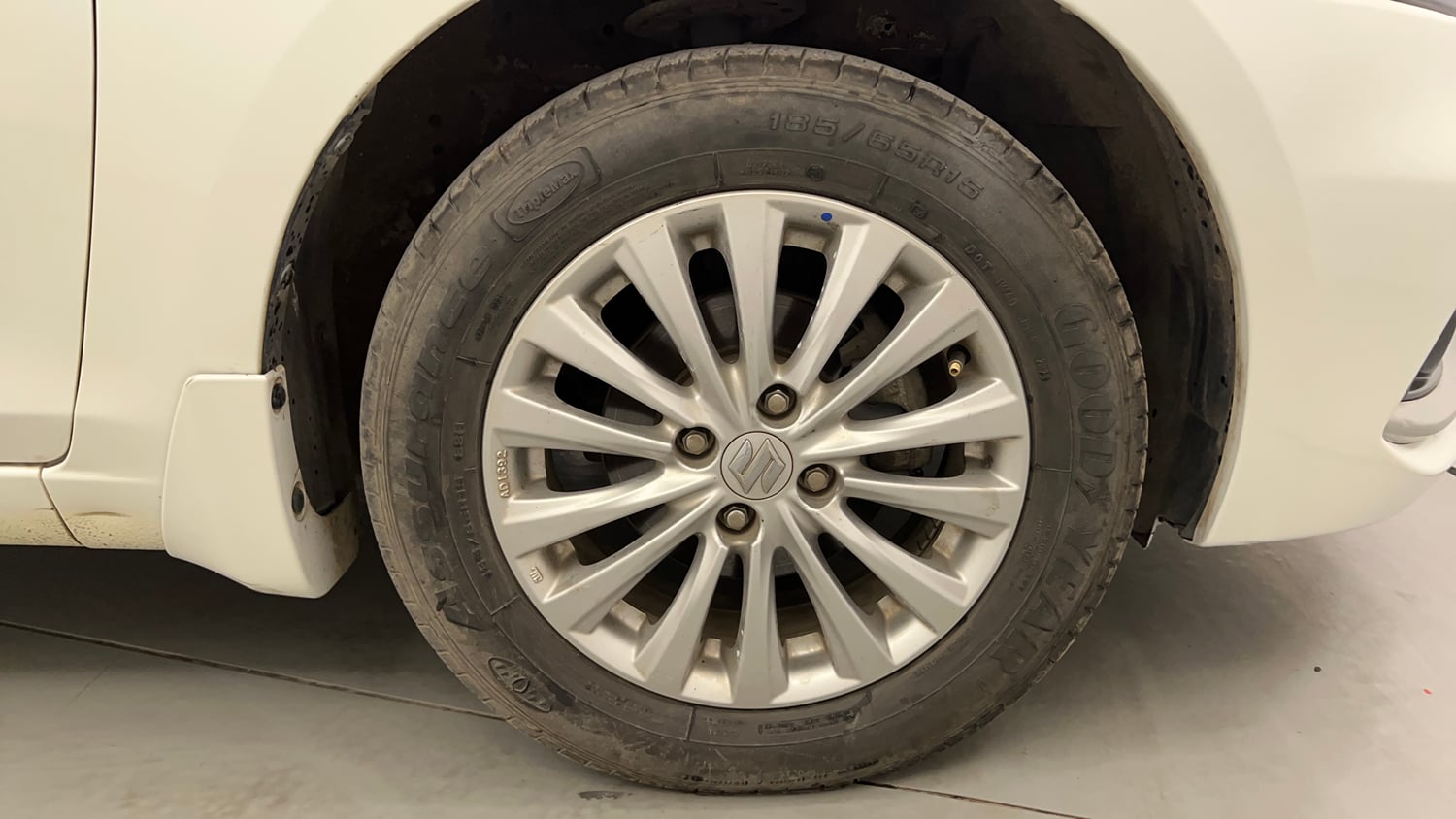 Used 2023 Maruti Suzuki Ciaz Zeta 1.5 Petrol Manual tyres RIGHT FRONT TYRE RIM VIEW