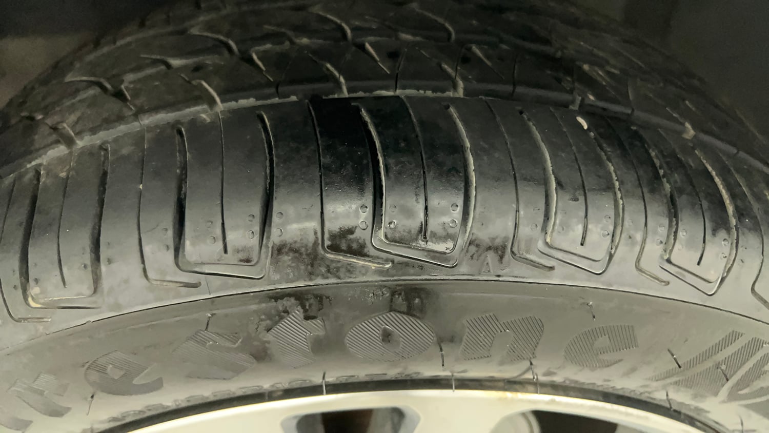 Used 2022 Tata Altroz XZ Plus Petrol+CNG (Outside Fitted) Cng Manual tyres LEFT FRONT TYRE TREAD VIEW