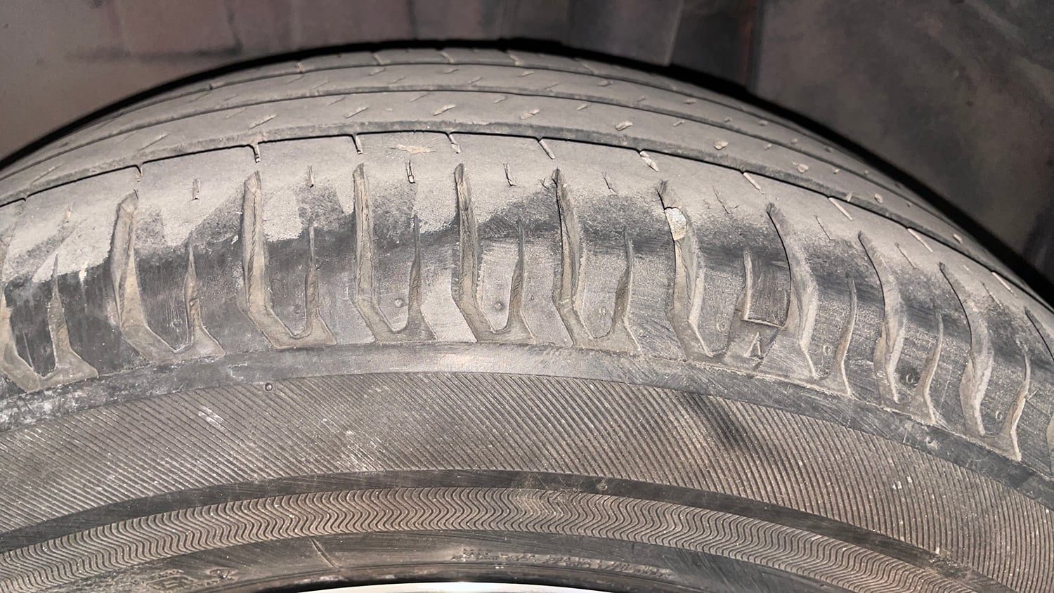 Used 2019 Maruti Suzuki Dzire ZDi Plus AMT Diesel Automatic tyres LEFT REAR TYRE TREAD VIEW