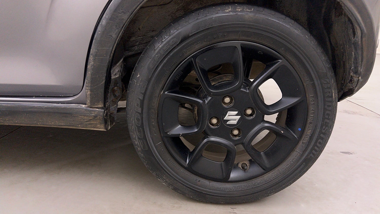 Used 2017 Maruti Suzuki Ignis Zeta 1.2 AMT Petrol Automatic tyres LEFT REAR TYRE RIM VIEW