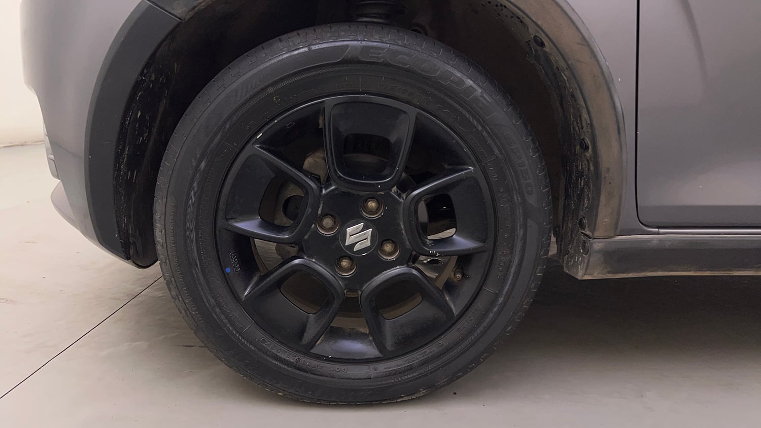 Used 2017 Maruti Suzuki Ignis Zeta 1.2 AMT Petrol Automatic tyres LEFT FRONT TYRE RIM VIEW