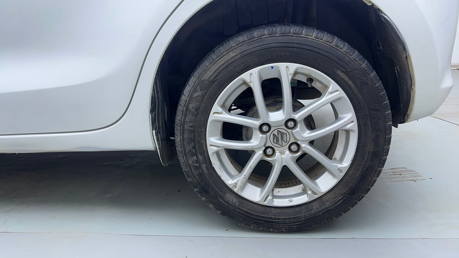 Used 2018 Maruti Suzuki Swift ZXi AMT Petrol Automatic tyres LEFT REAR TYRE RIM VIEW