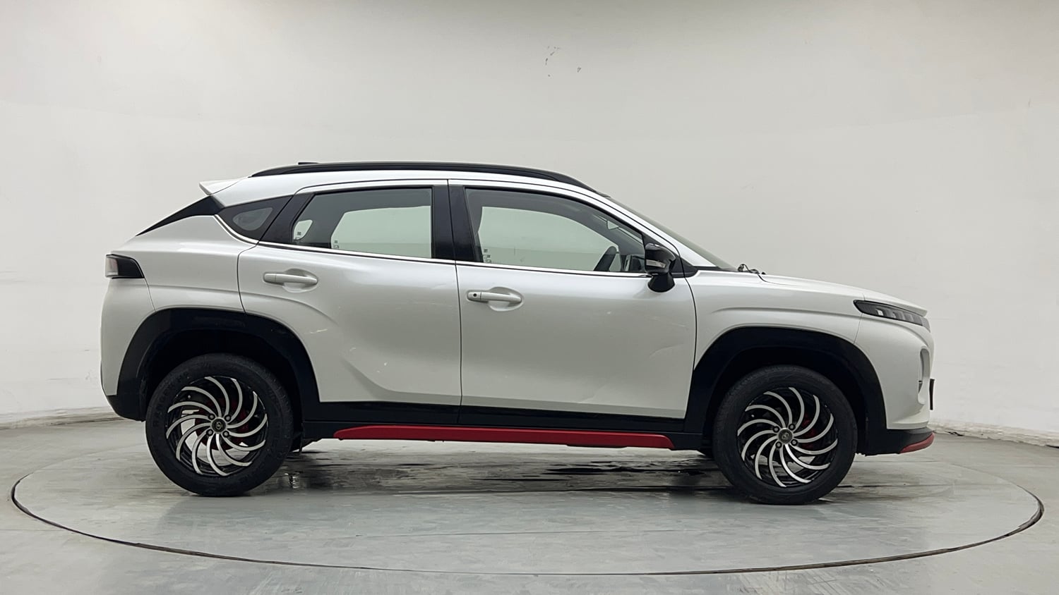 Used 2023 Maruti Suzuki Fronx Delta Plus 1.2L MT Petrol Manual exterior RIGHT SIDE VIEW