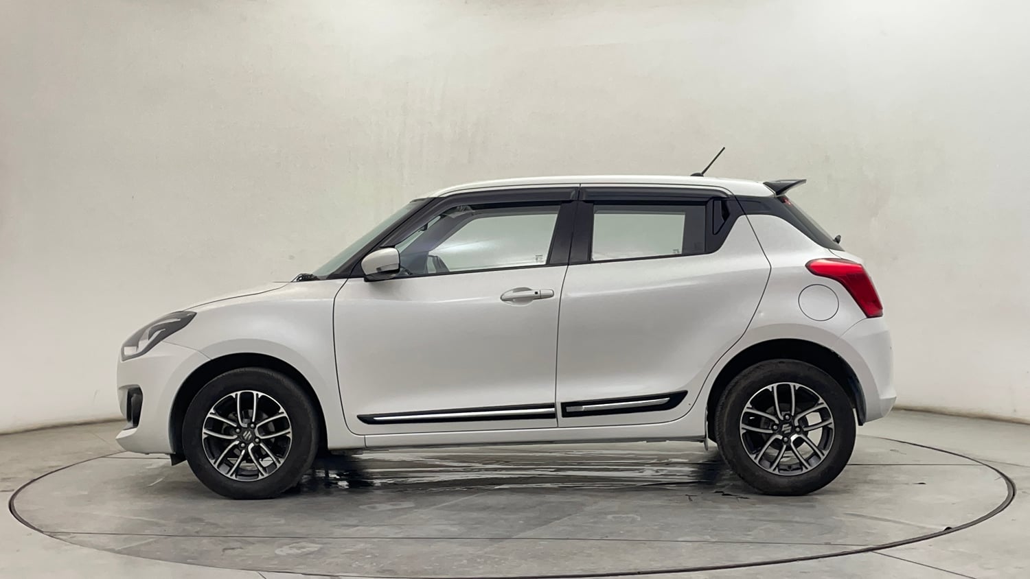 Used 2020 Maruti Suzuki Swift ZXi Plus AMT Petrol Automatic exterior LEFT SIDE VIEW