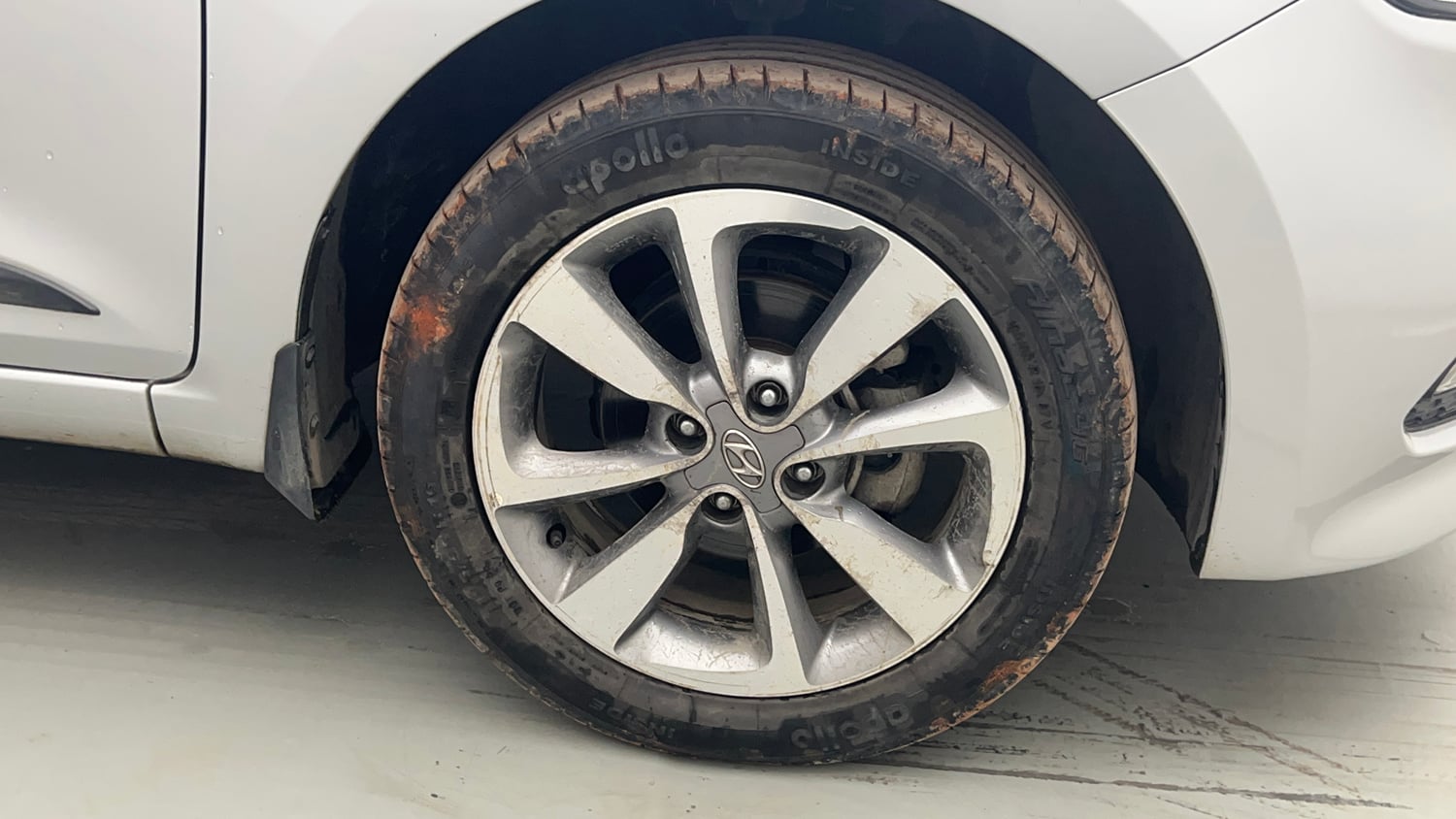 Used 2017 Hyundai Elite i20 Asta 1.2 (O) Petrol Manual tyres RIGHT FRONT TYRE RIM VIEW
