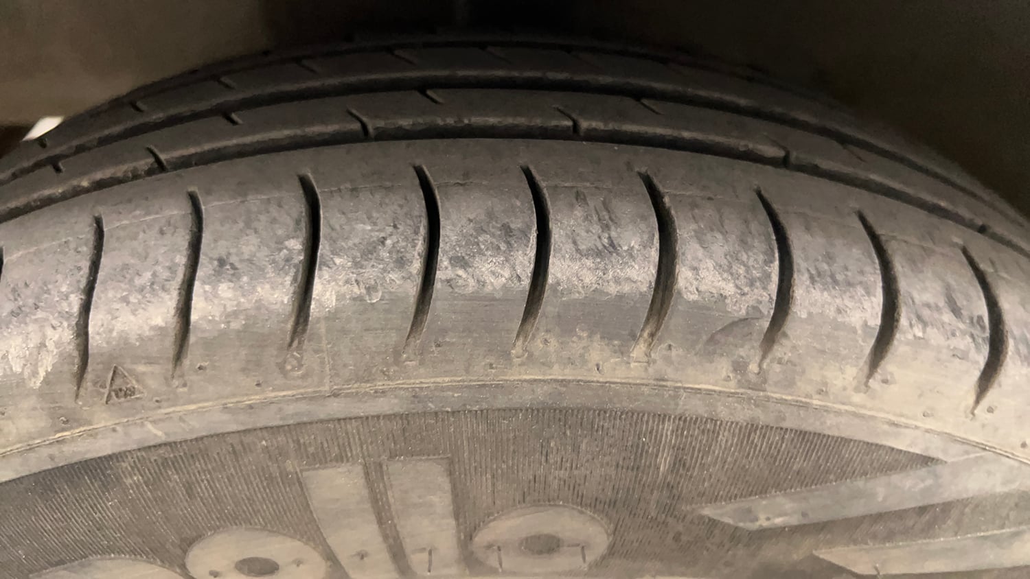 Used 2016 Hyundai Eon D-Lite + Petrol Manual tyres LEFT FRONT TYRE TREAD VIEW