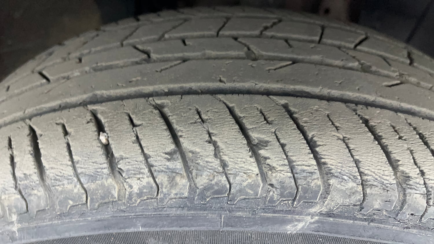 Used 2022 Renault Kiger RXZ Turbo CVT Petrol Automatic tyres RIGHT FRONT TYRE TREAD VIEW
