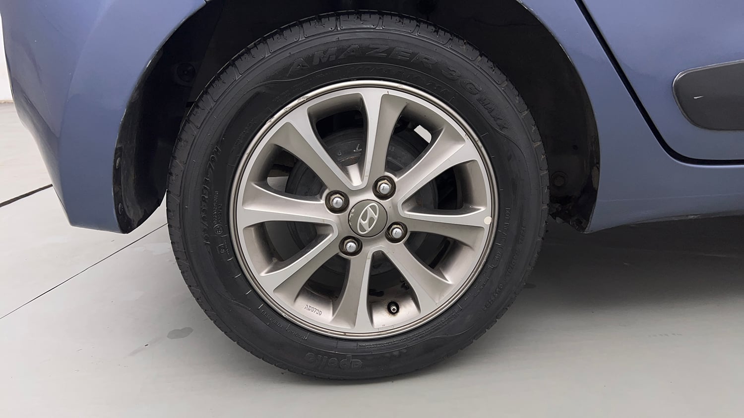 Used 2016 Hyundai Grand i10 Asta 1.2 Kappa VTVT Petrol Manual tyres RIGHT REAR TYRE RIM VIEW