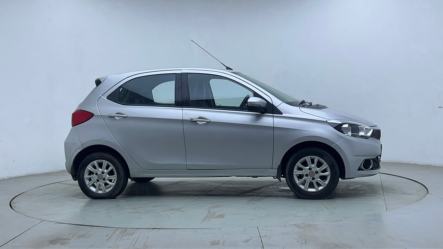 Used 2018 Tata Tiago Revotron XZA Petrol Automatic exterior RIGHT SIDE VIEW