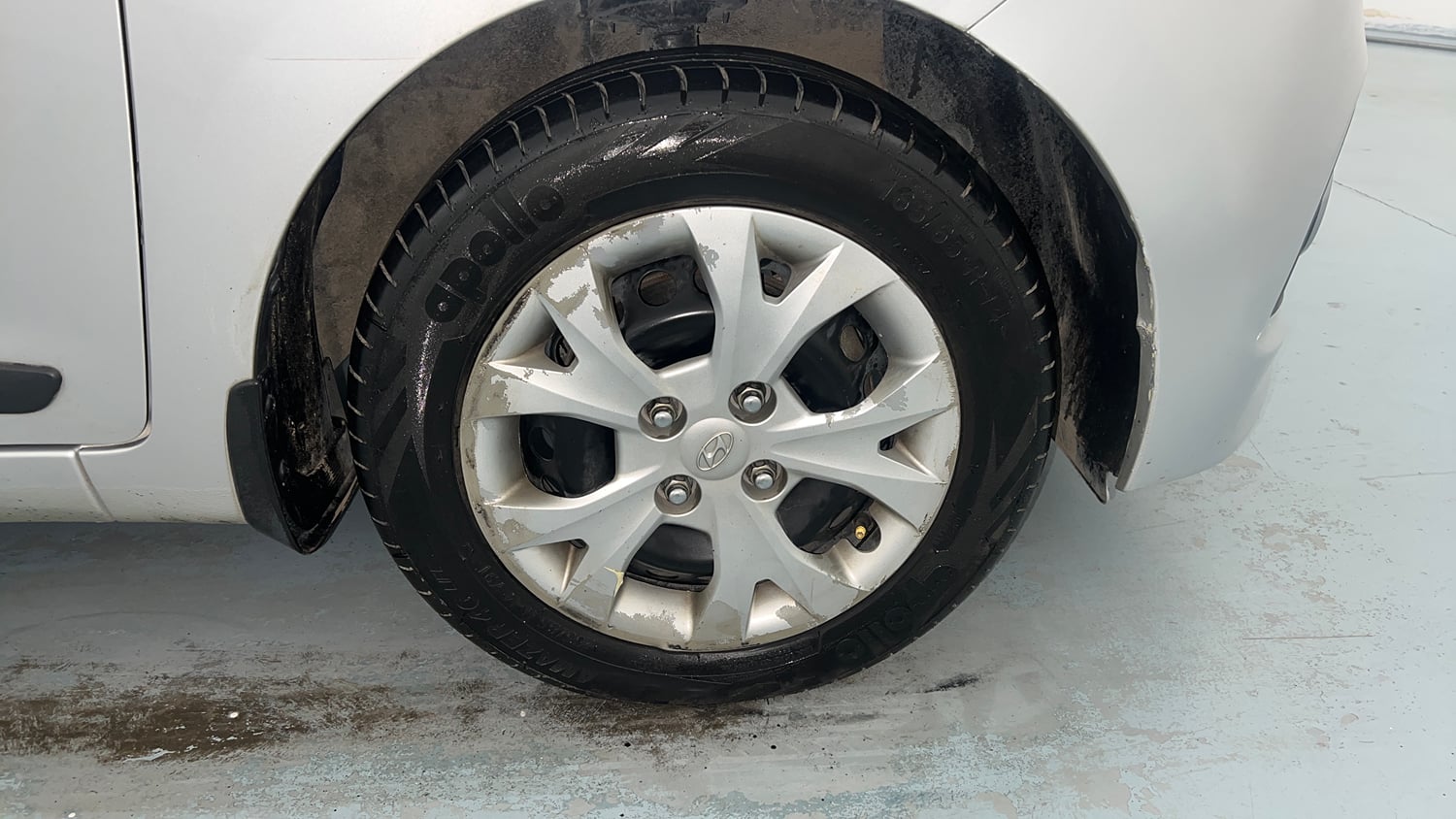 Used 2016 Hyundai Grand i10 Sportz 1.2 Kappa VTVT Petrol Manual tyres RIGHT FRONT TYRE RIM VIEW