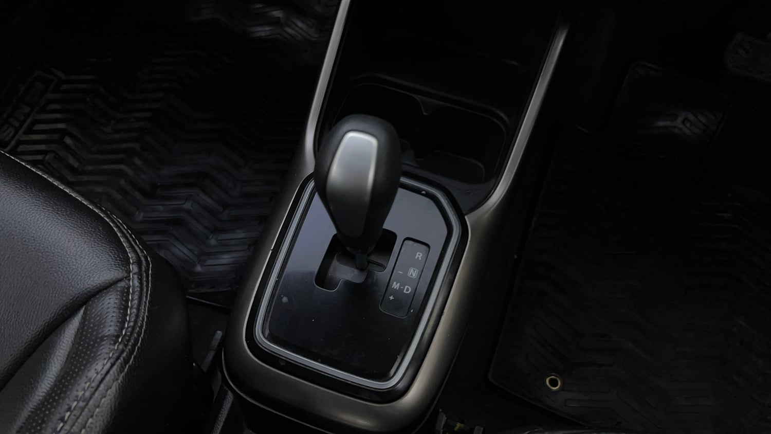Used 2017 Maruti Suzuki Ignis Zeta 1.2 AMT Petrol Automatic interior GEAR  KNOB VIEW