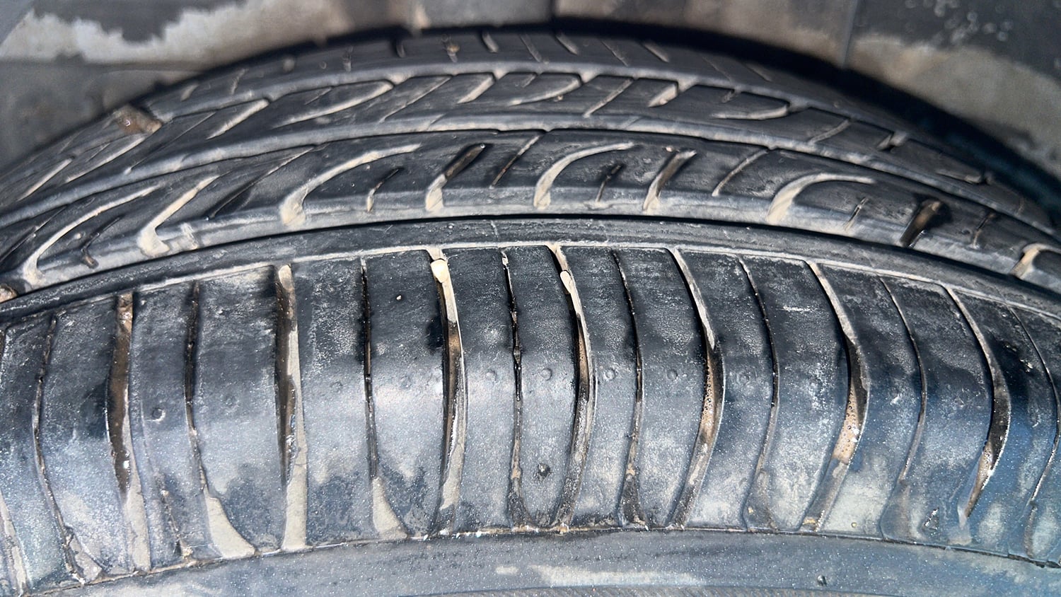 Used 2015 Hyundai Elite i20 Sportz 1.2 Petrol Manual tyres RIGHT REAR TYRE TREAD VIEW