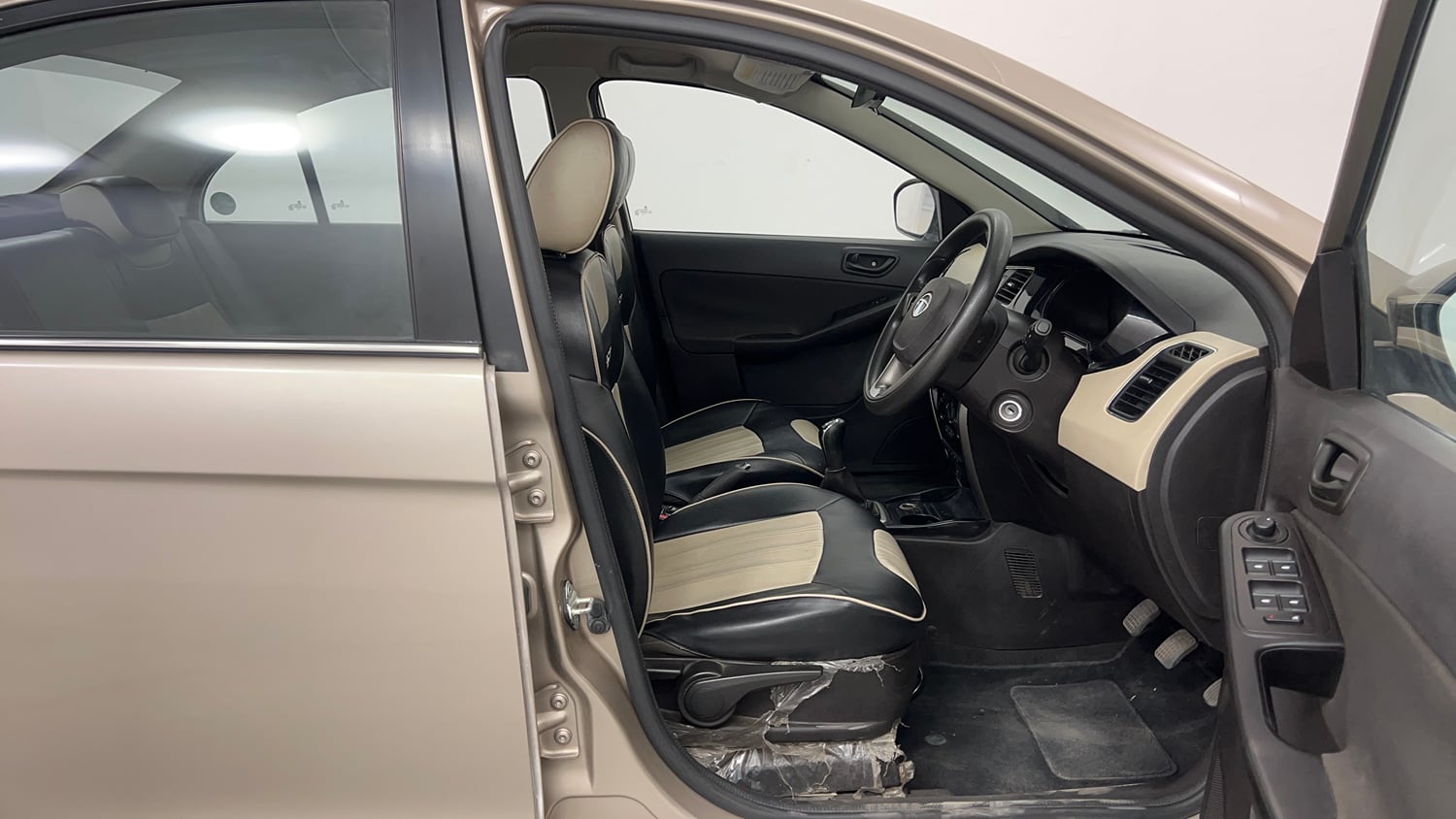 Used 2014 Tata Zest XMS Petrol Petrol Manual interior RIGHT SIDE FRONT DOOR CABIN VIEW