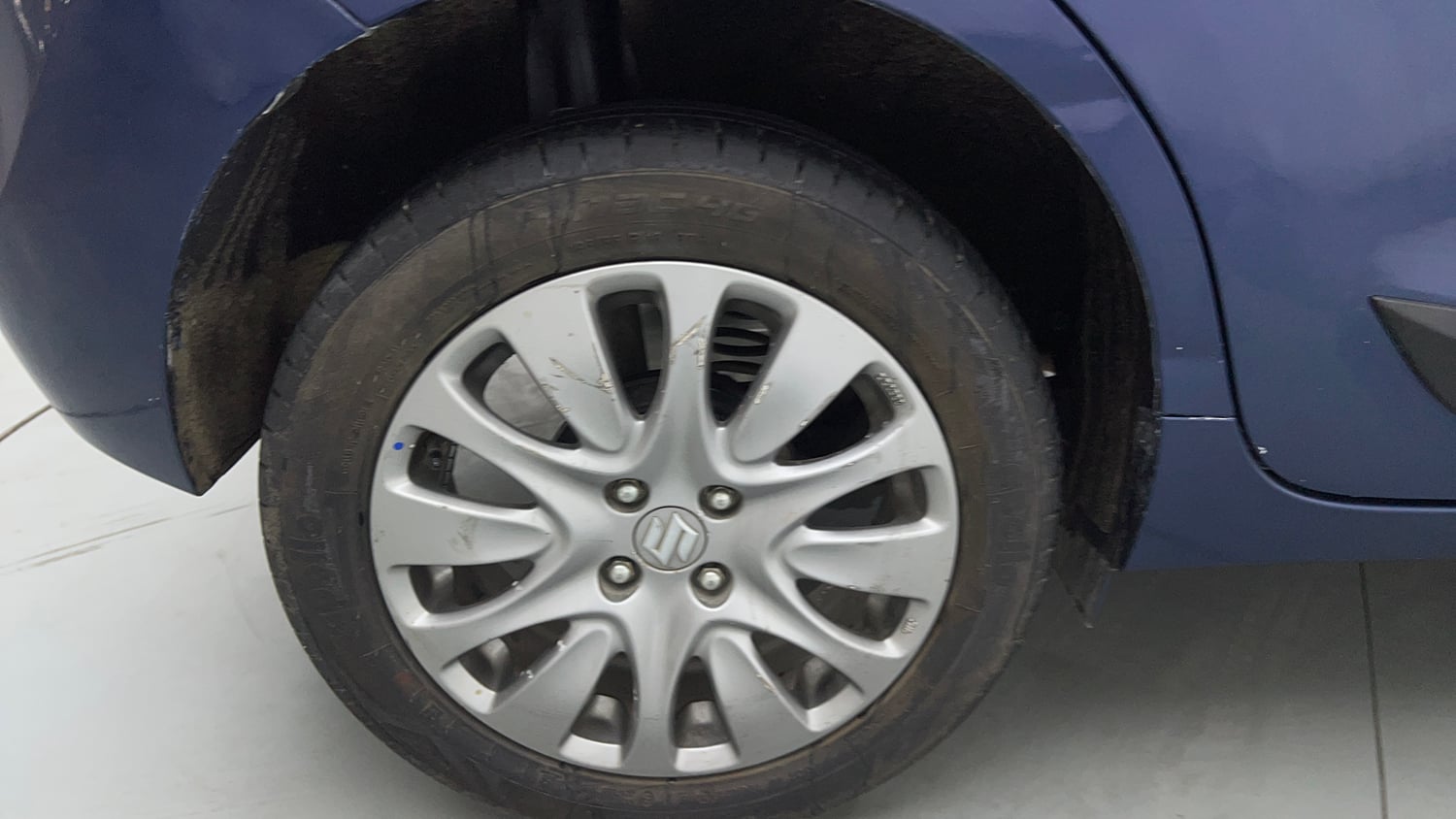Used 2017 Maruti Suzuki Baleno Alpha 1.2 Petrol Manual tyres RIGHT REAR TYRE RIM VIEW