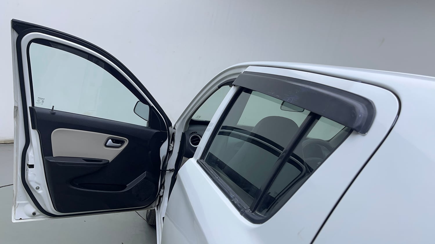 Used 2022 Maruti Suzuki Alto 800 LXi (O) Petrol Manual interior LEFT FRONT DOOR OPEN VIEW