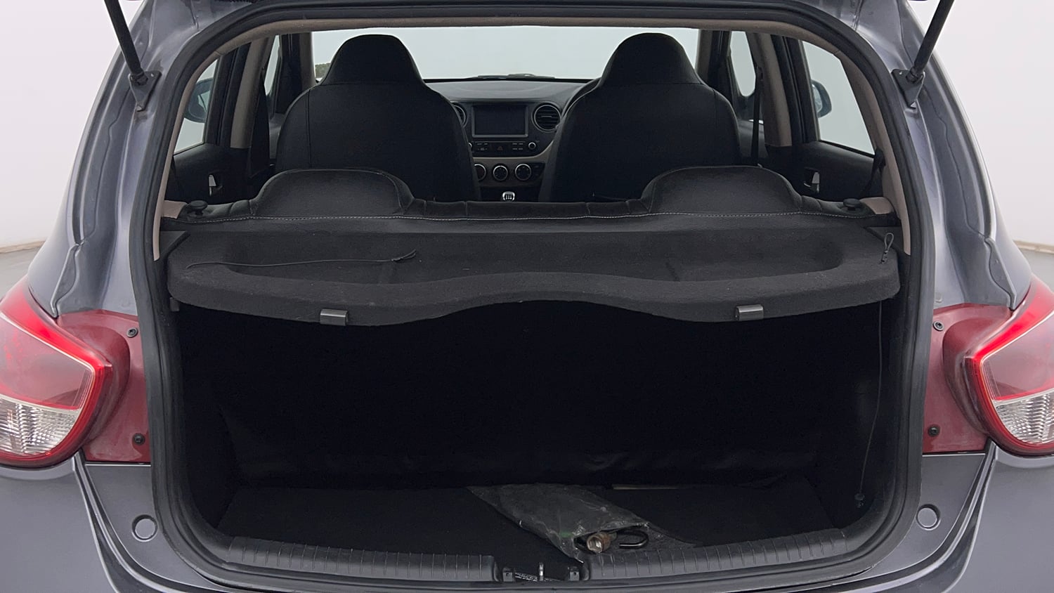 Used 2018 Hyundai Grand i10 Sportz 1.2 Kappa VTVT Petrol Manual interior DICKY INSIDE VIEW