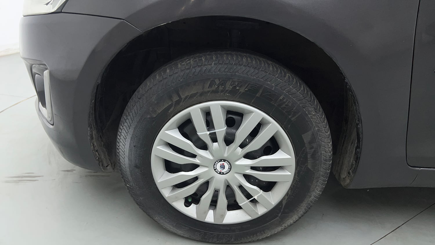 Used 2015 Maruti Suzuki Swift VXi Petrol Manual tyres LEFT FRONT TYRE RIM VIEW