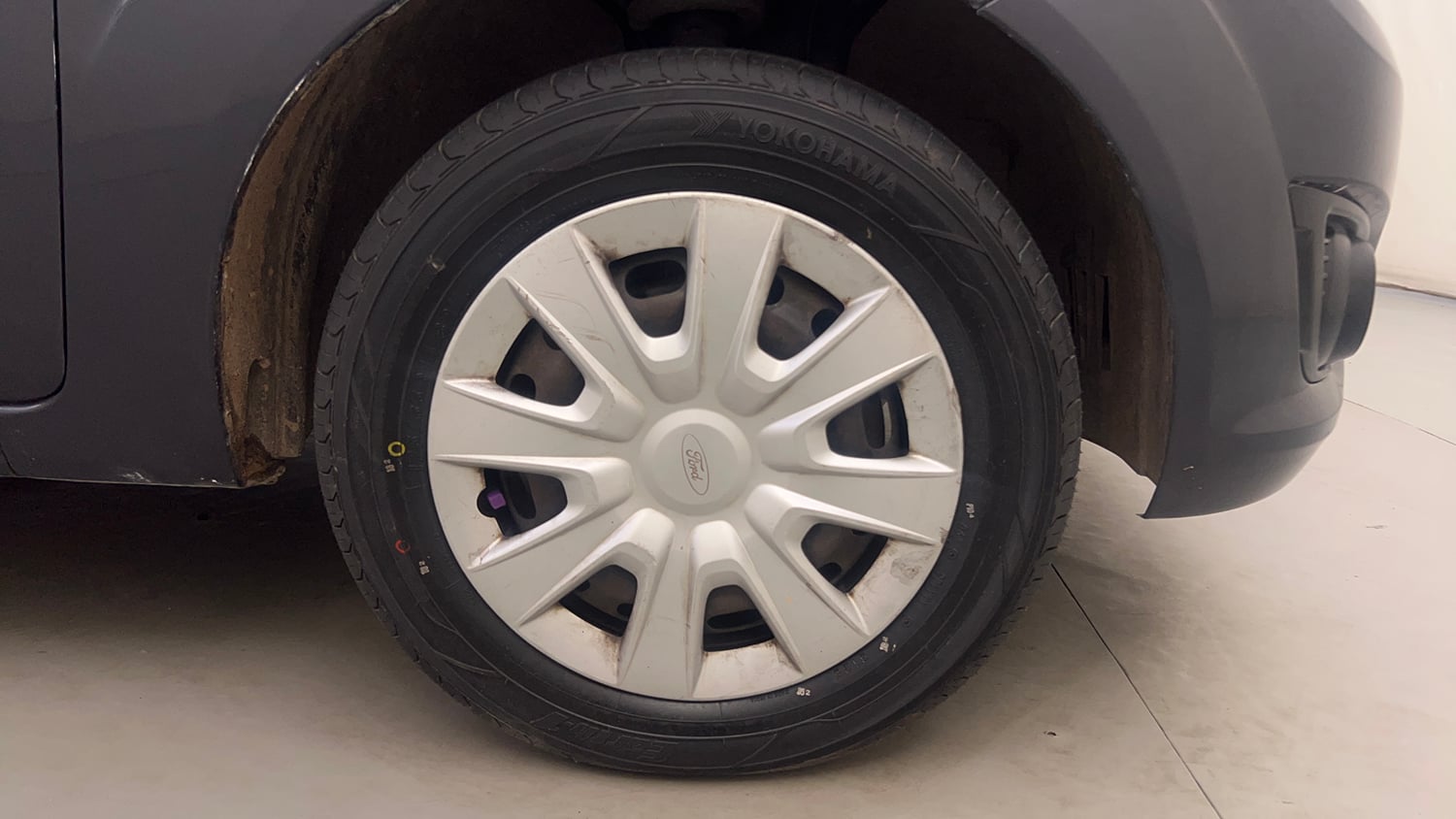 Used 2013 Ford Figo Duratorq Diesel ZXI 1.4 Diesel Manual tyres RIGHT FRONT TYRE RIM VIEW