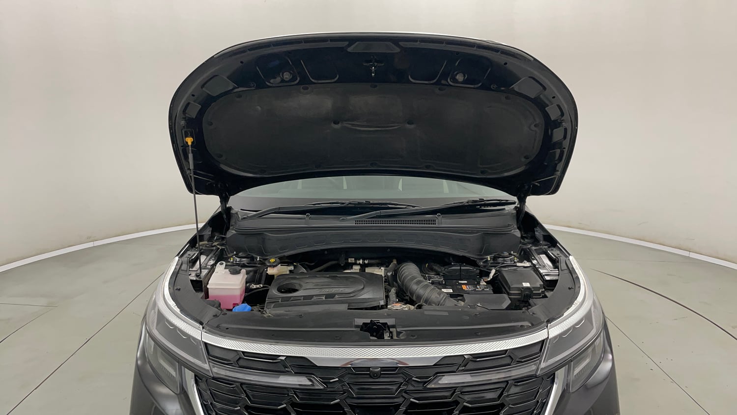 Used 2025 Kia Seltos GTX Plus 1.5 Diesel AT Diesel Automatic engine ENGINE & BONNET OPEN FRONT VIEW