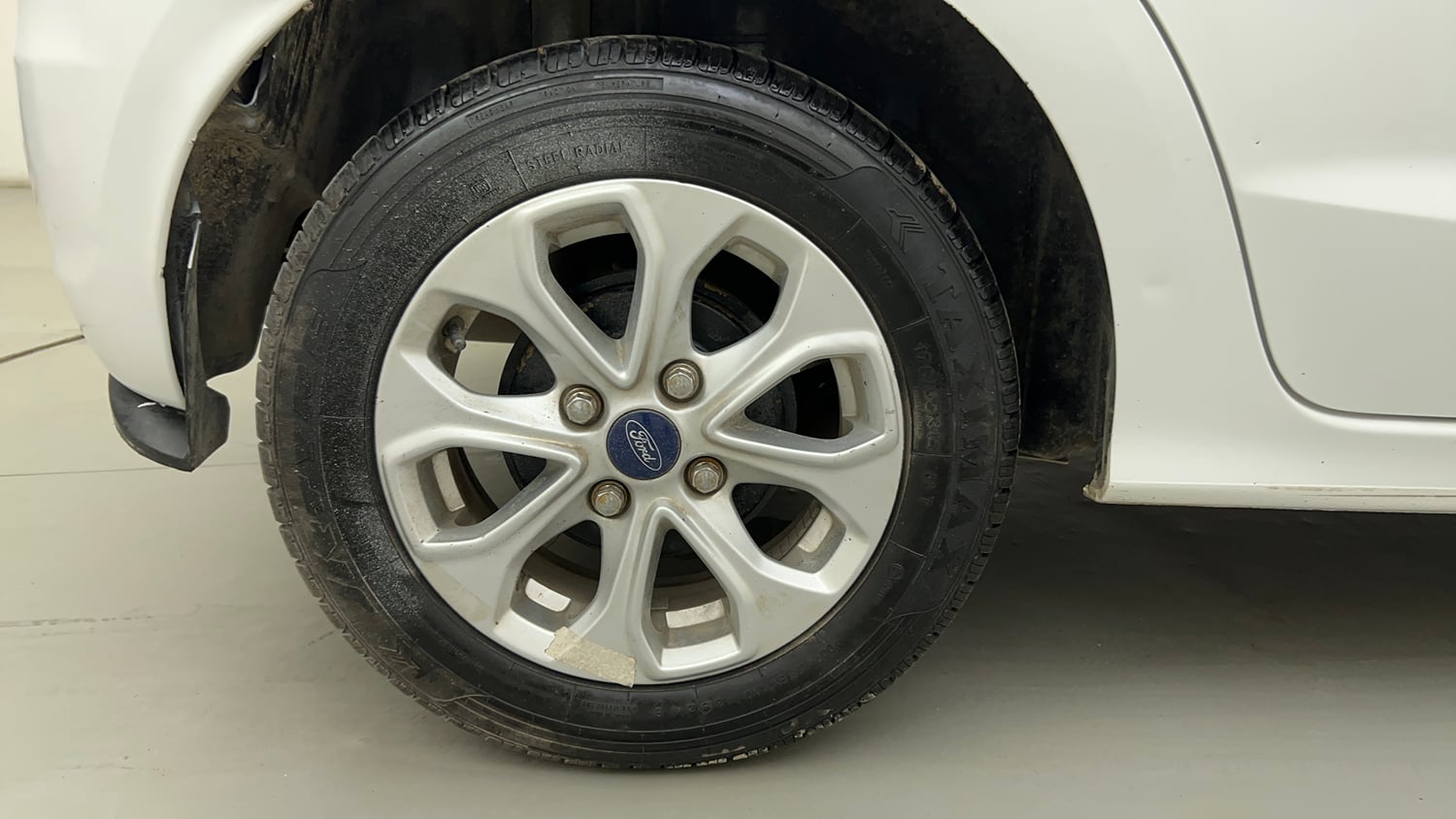 Used 2018 Ford Figo Titanium 1.2 Ti-VCT Petrol Manual tyres RIGHT REAR TYRE RIM VIEW