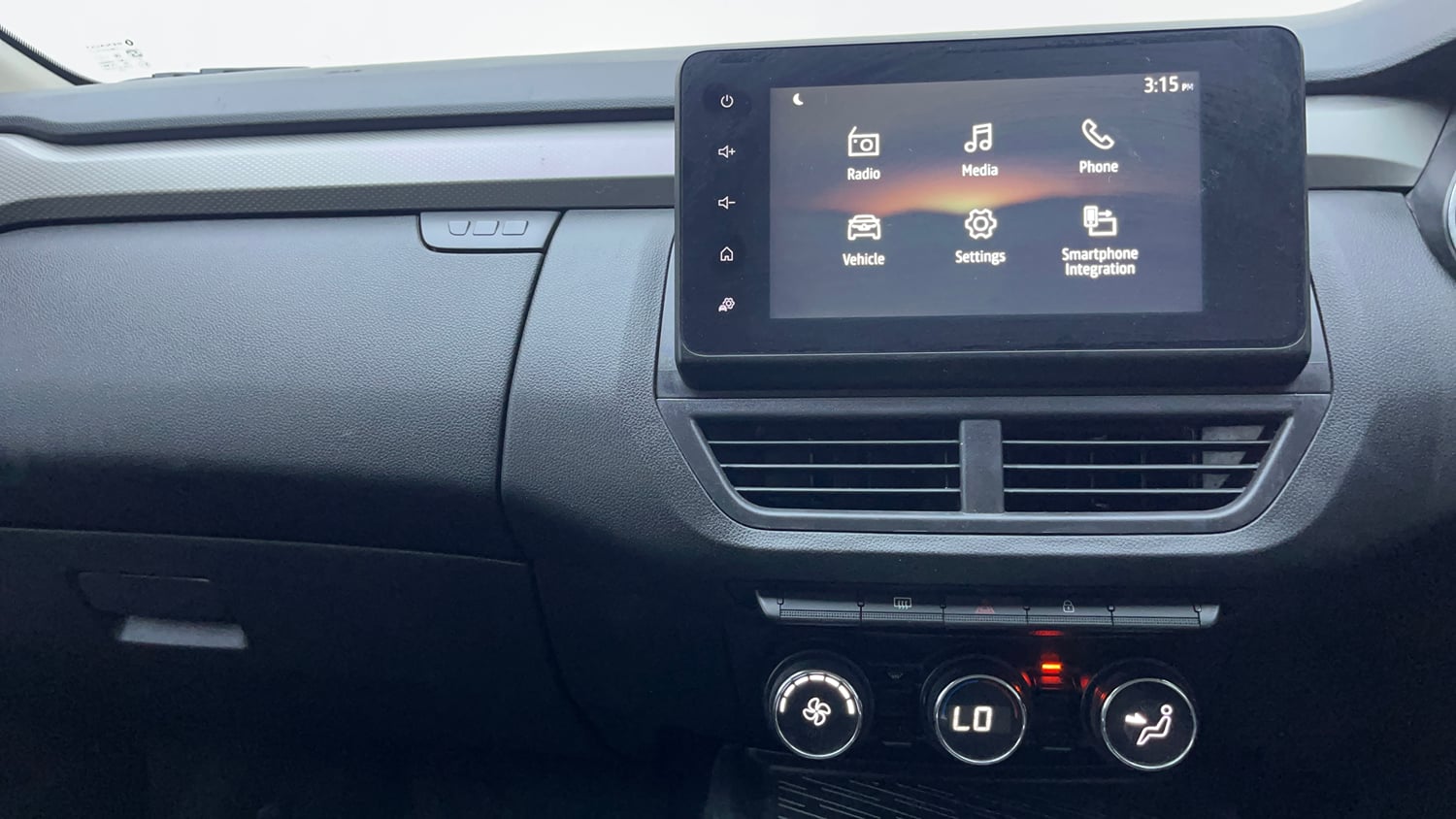 Used 2022 Renault Kiger RXZ Turbo CVT Petrol Automatic interior MUSIC SYSTEM & AC CONTROL VIEW