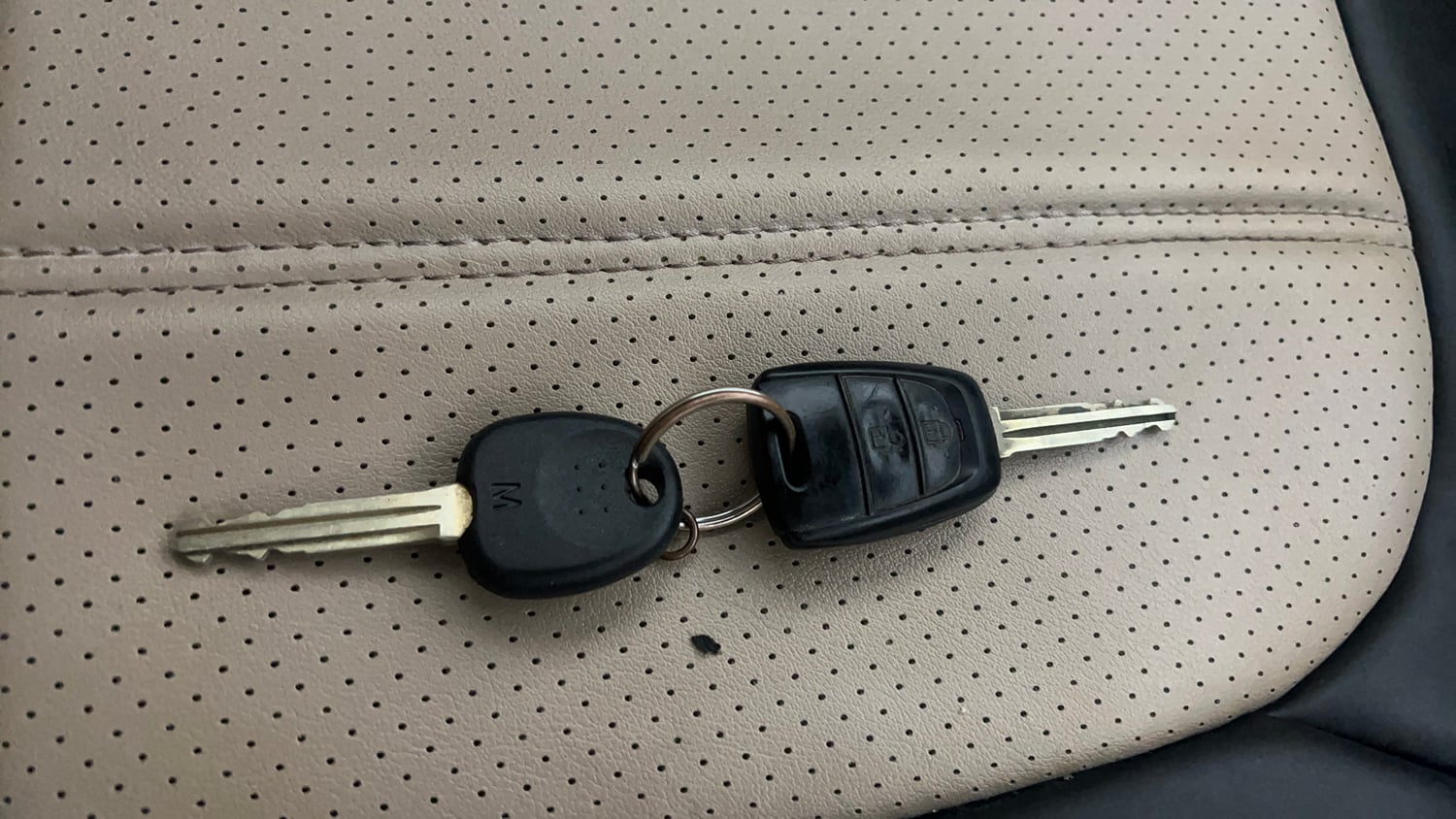Used 2016 Hyundai Grand i10 Sportz 1.2 Kappa VTVT Petrol Manual extra CAR KEY VIEW