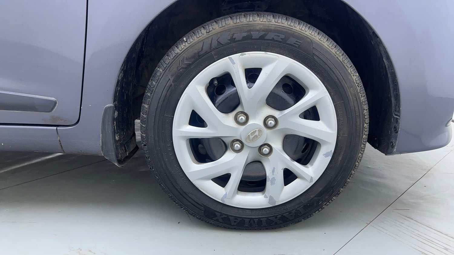 Used 2018 Hyundai Grand i10 Sportz 1.2 Kappa VTVT Petrol Manual tyres RIGHT FRONT TYRE RIM VIEW