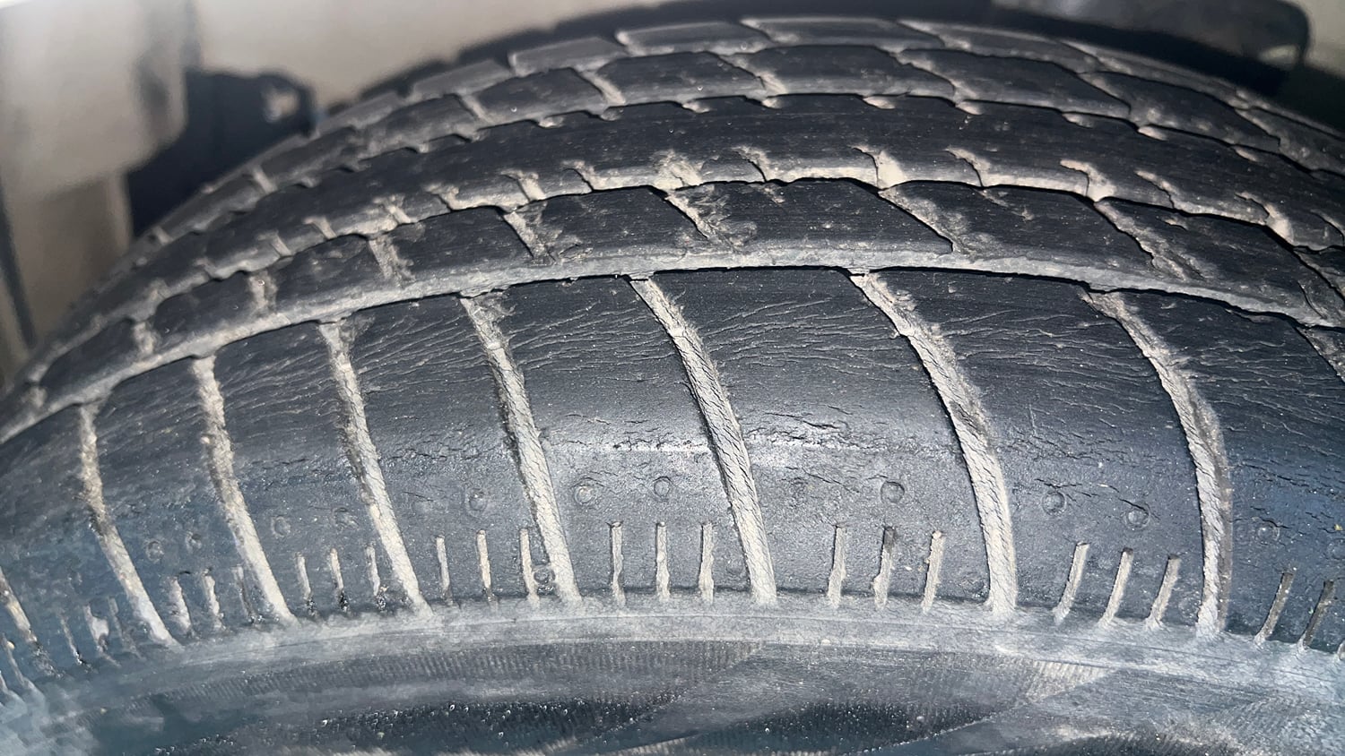 Used 2018 Maruti Suzuki Celerio ZXi (O) AMT Petrol Automatic tyres LEFT FRONT TYRE TREAD VIEW
