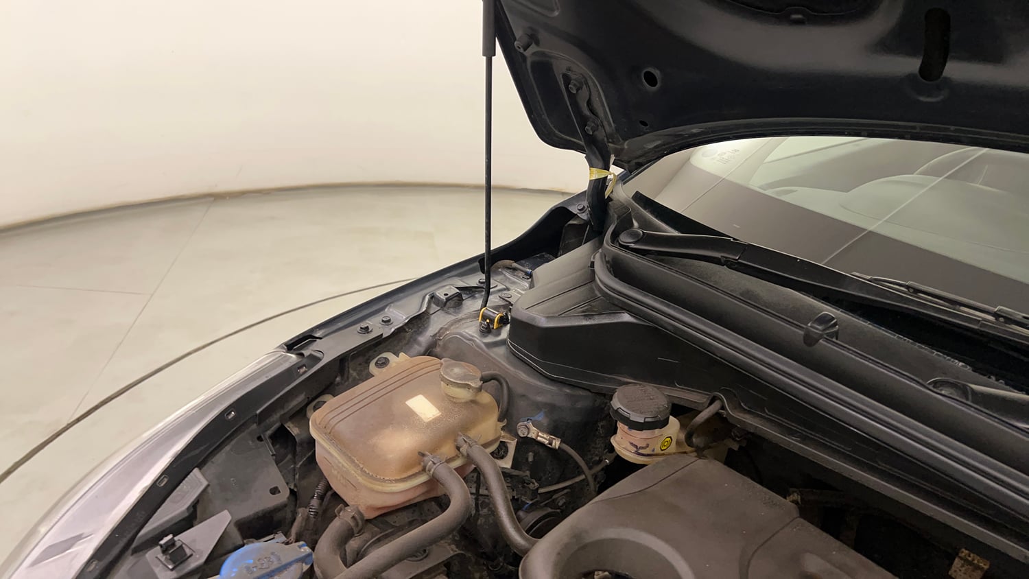 Used 2022 Hyundai New i20 Asta (O) 1.0 Turbo DCT Petrol Automatic engine ENGINE RIGHT SIDE HINGE & APRON VIEW