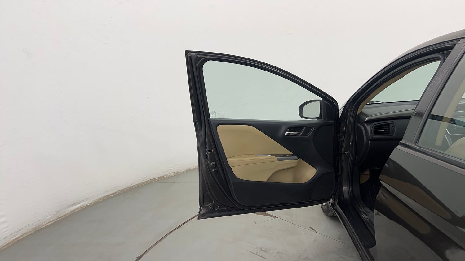 Used 2014 Honda City VX CVT Petrol Automatic interior LEFT FRONT DOOR OPEN VIEW