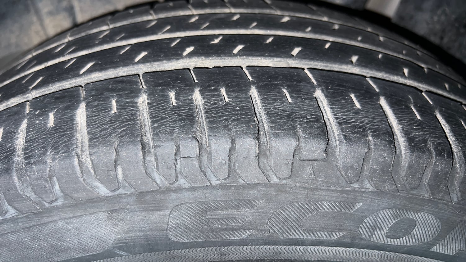 Used 2019 Maruti Suzuki XL6 Alpha AT Petrol Petrol Automatic tyres LEFT REAR TYRE TREAD VIEW