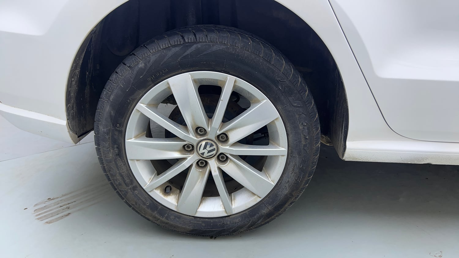 Used 2018 Volkswagen Ameo Comfortline 1.2L (P) Petrol Manual tyres RIGHT REAR TYRE RIM VIEW