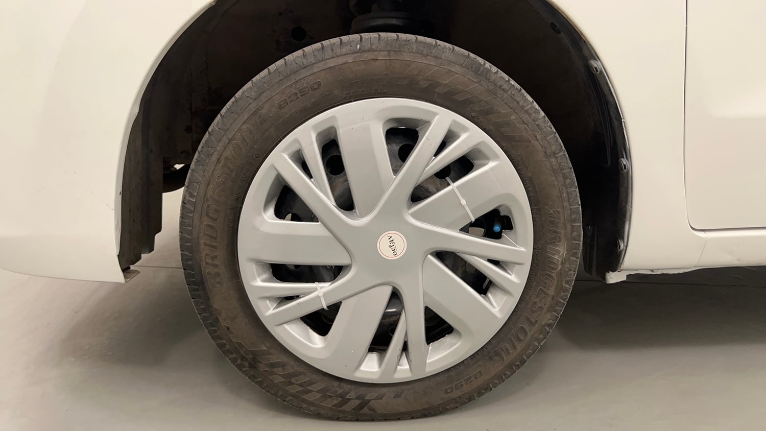 Used 2014 Maruti Suzuki Wagon R VXI Petrol Manual tyres LEFT FRONT TYRE RIM VIEW