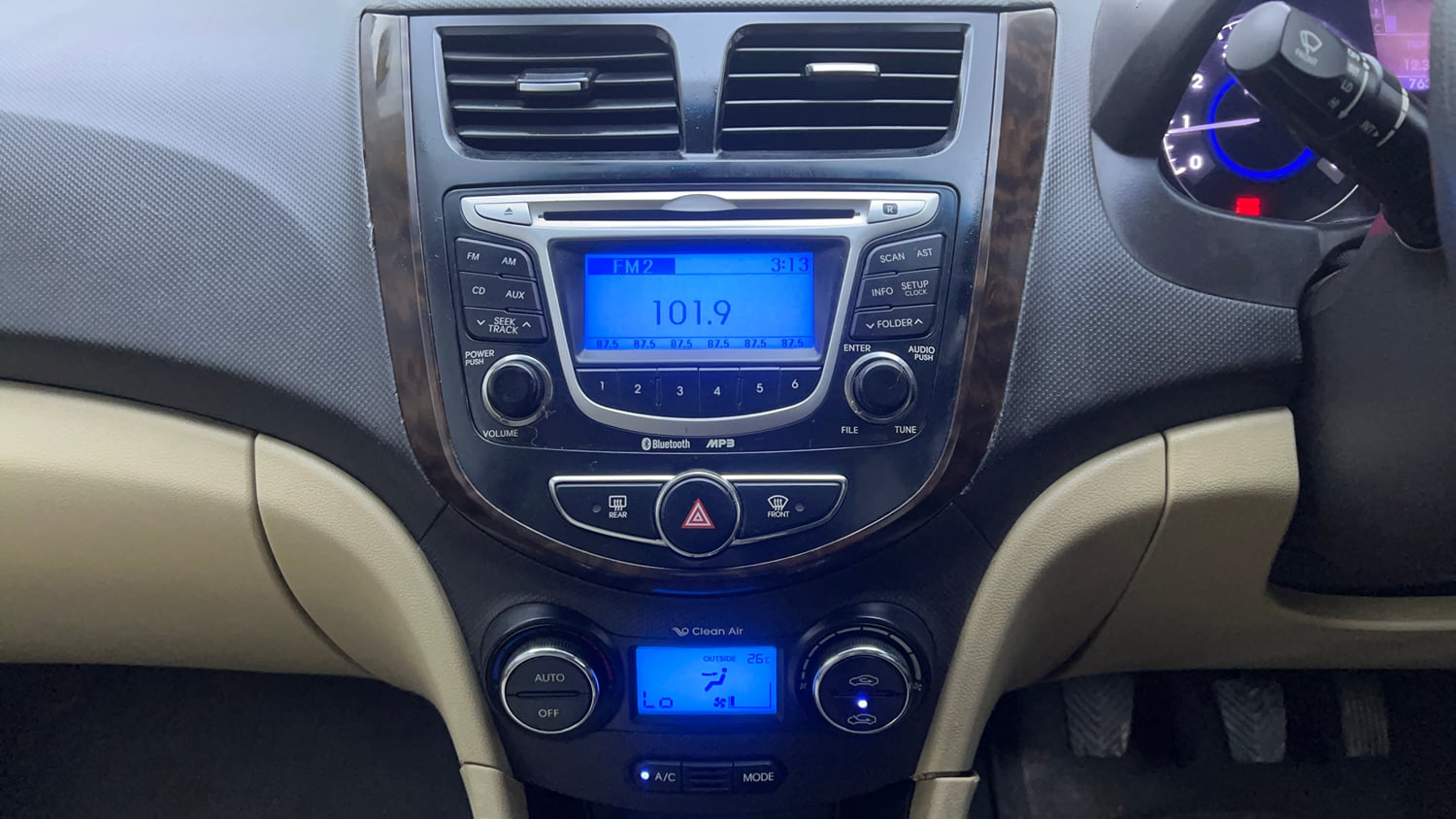 Used 2012 Hyundai Verna Fluidic 1.6 VTVT SX Petrol Manual interior MUSIC SYSTEM & AC CONTROL VIEW