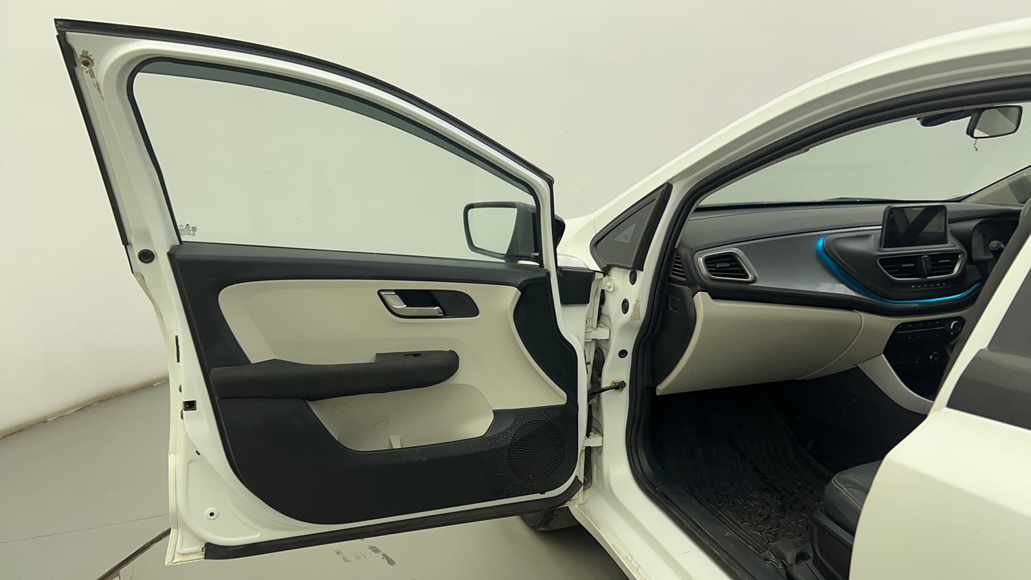 Used 2022 Tata Altroz XZ Plus Petrol+CNG (Outside Fitted) Cng Manual interior LEFT FRONT DOOR OPEN VIEW