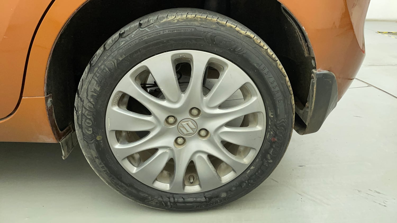 Used 2016 Maruti Suzuki Baleno Zeta 1.2 Petrol Manual tyres LEFT REAR TYRE RIM VIEW