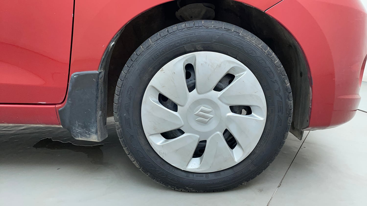 Used 2015 Maruti Suzuki Celerio VXi AMT Petrol Automatic tyres RIGHT FRONT TYRE RIM VIEW