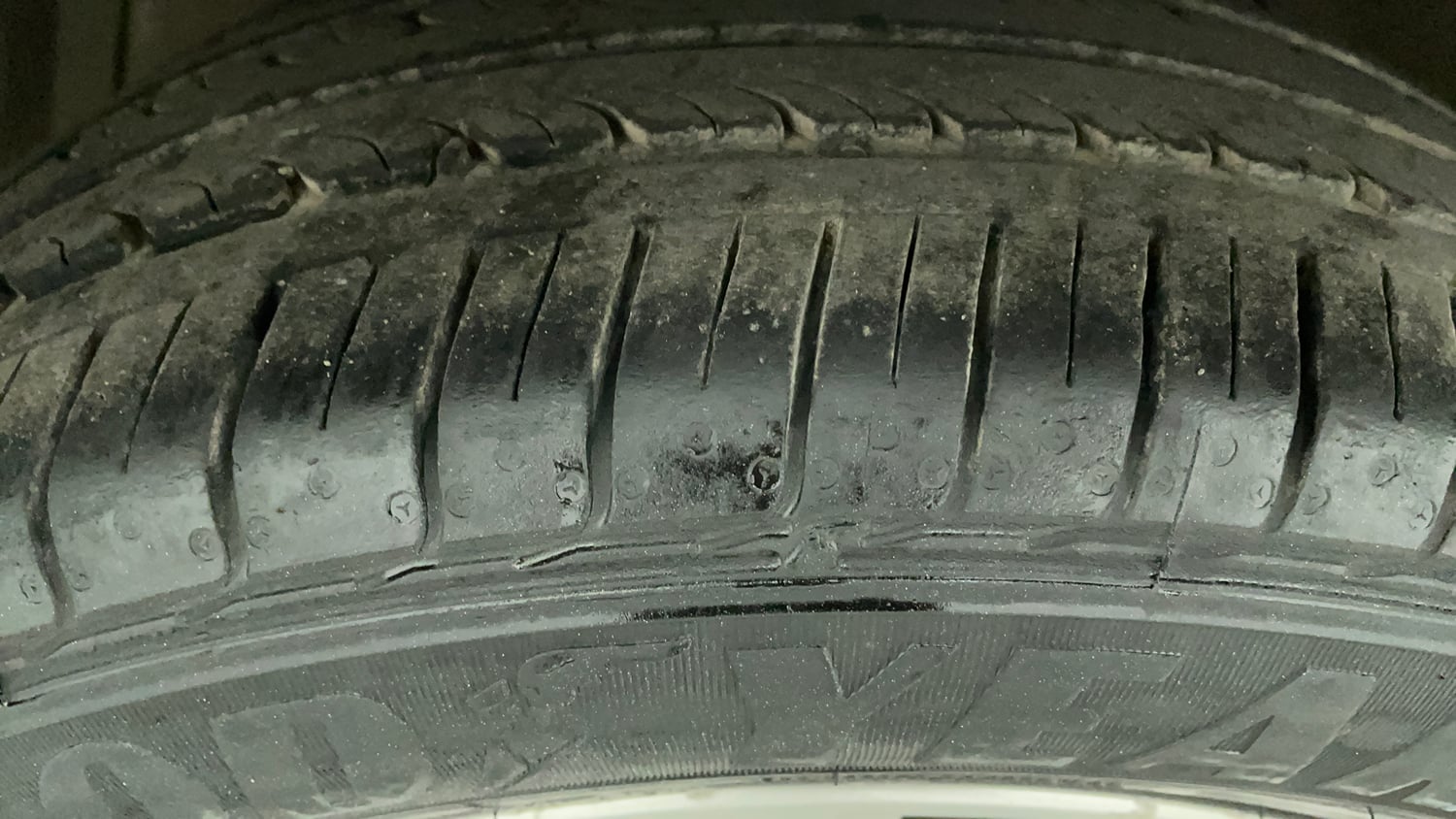Used 2022 Maruti Suzuki Ciaz Delta 1.5 Petrol Manual tyres LEFT FRONT TYRE TREAD VIEW
